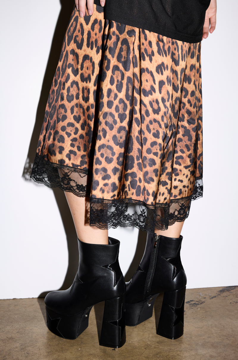 AZALEA WANG LUKYIE BLACK STAR DETAIL PLATFORM BOOTIE