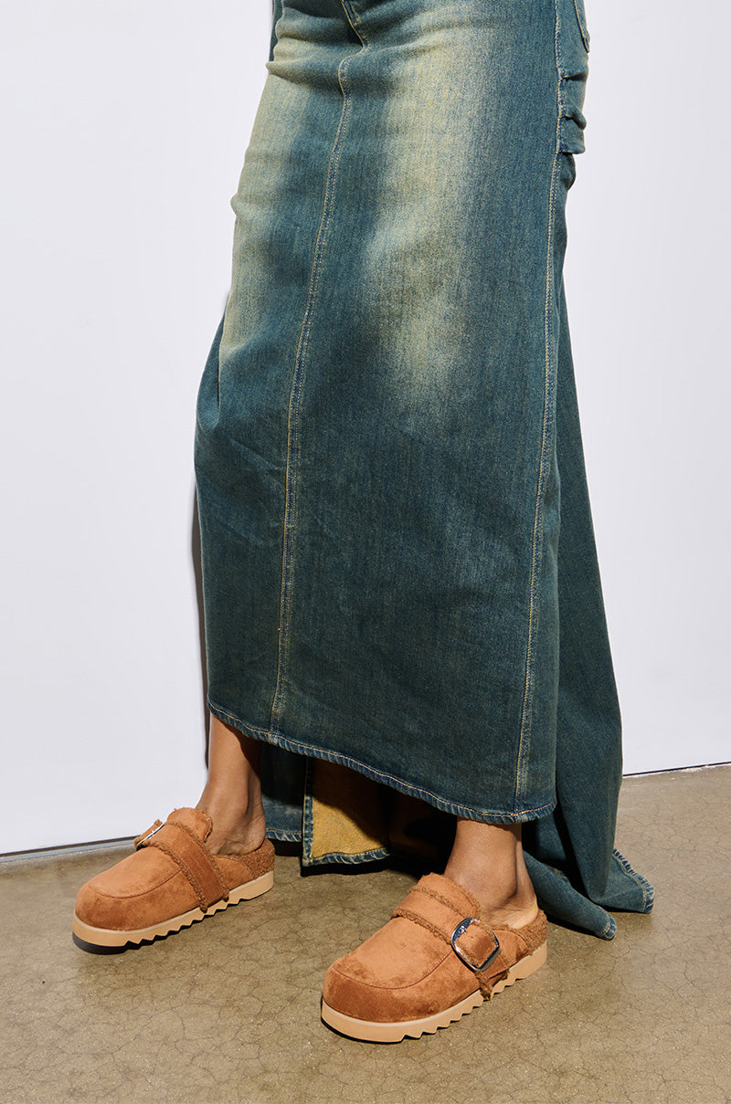 AZALEA WANG SIMAH CHESTNUT SLIPPER CLOG