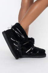 AZALEA WANG COZIED UP FLAT BOOTIE IN BLACK