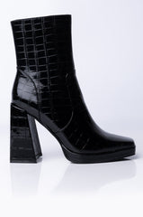 AZALEA WANG NOBODY DOES IT LIKE ME CHUNKY BOOTIE IN BLACK