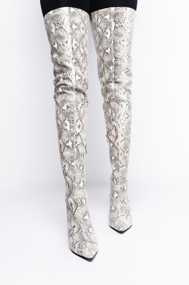 AZALEA WANG SNATCHED YOUR SOUL STILETTO BOOT IN WHITE
