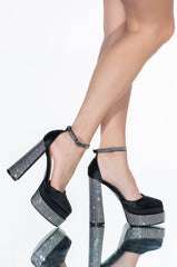 AZALEA WANG SUGAR AND SPICE CHUNKY PUMP IN BLACK