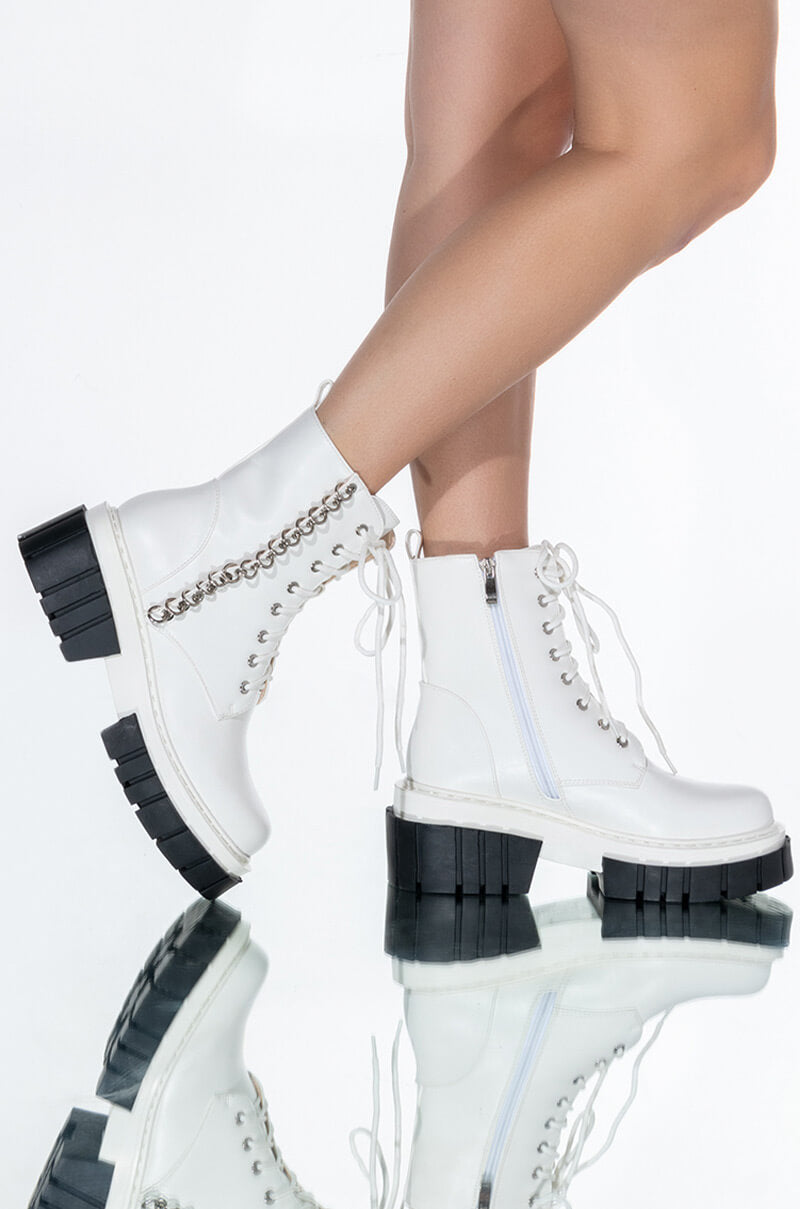 AZALEA WANG SWEET LIKE HONEY FLATFORM BOOTIE IN WHITE