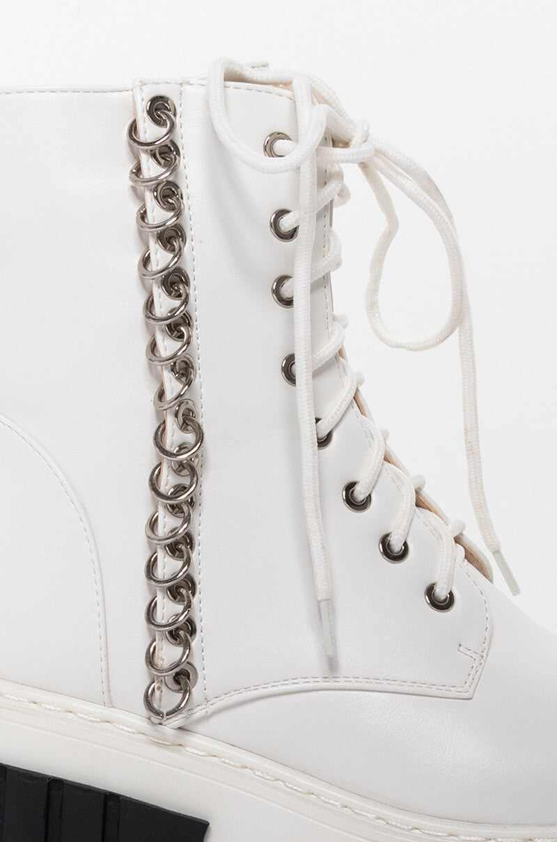 AZALEA WANG SWEET LIKE HONEY FLATFORM BOOTIE IN WHITE