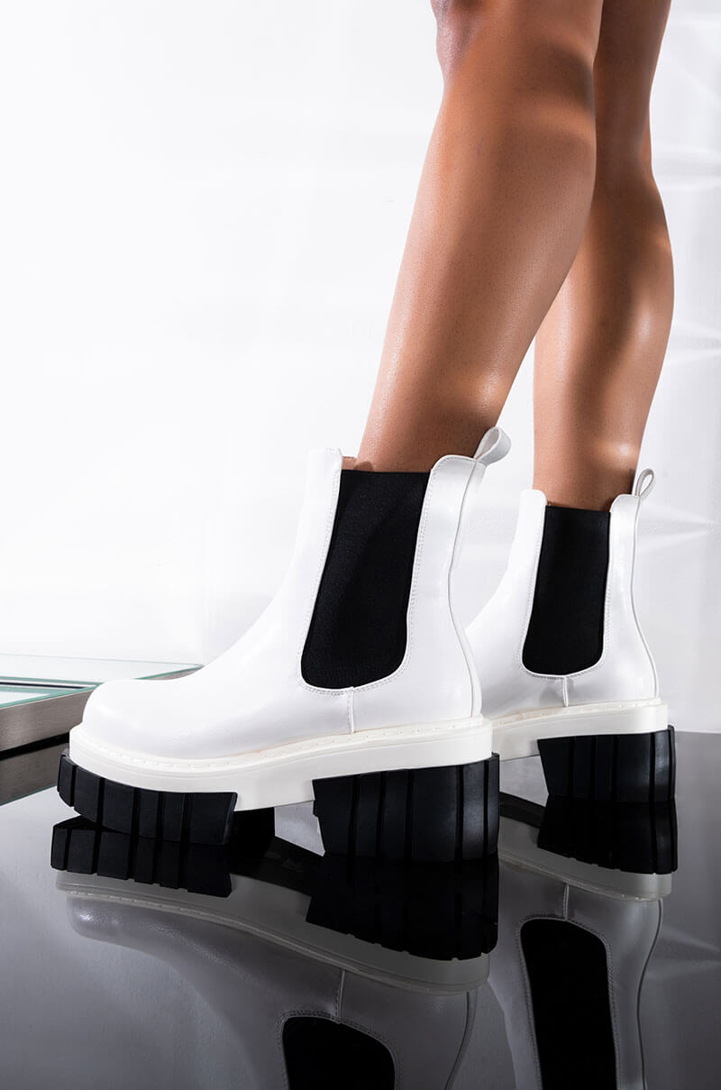 AZALEA WANG TONIC OVER EVERYTHING FLATFORM BOOTIE IN WHITE