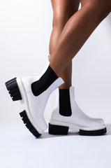 AZALEA WANG TONIC OVER EVERYTHING FLATFORM BOOTIE IN WHITE