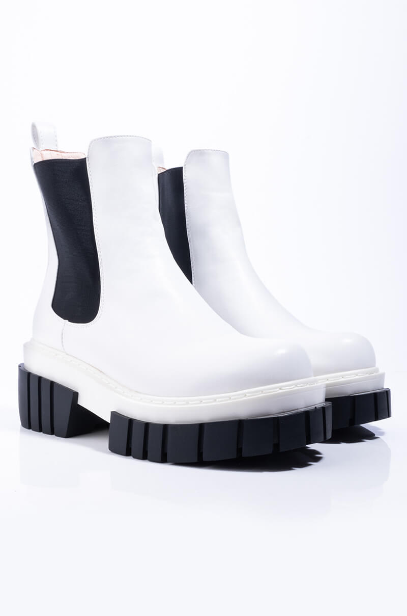 AZALEA WANG TONIC OVER EVERYTHING FLATFORM BOOTIE IN WHITE