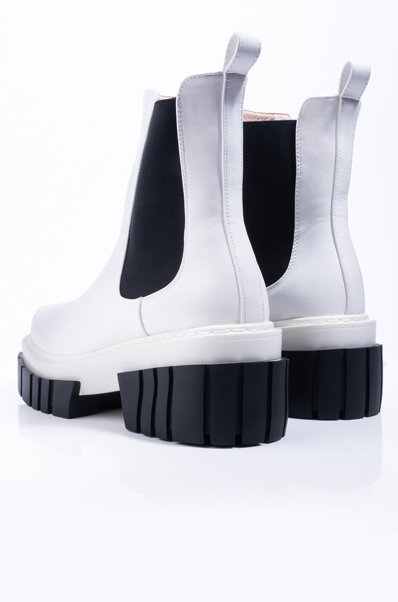 AZALEA WANG TONIC OVER EVERYTHING FLATFORM BOOTIE IN WHITE