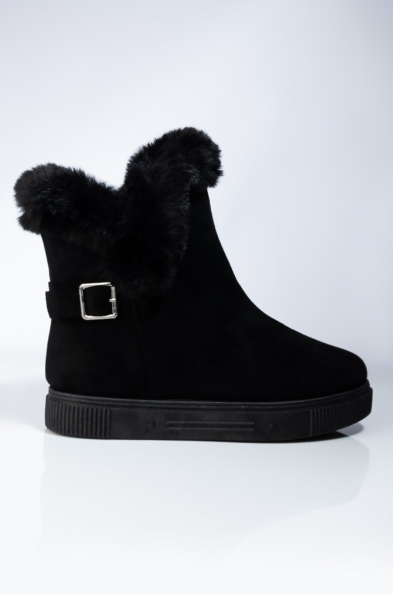 BREAKING THE RULES FLAT BOOTIE BLACK
