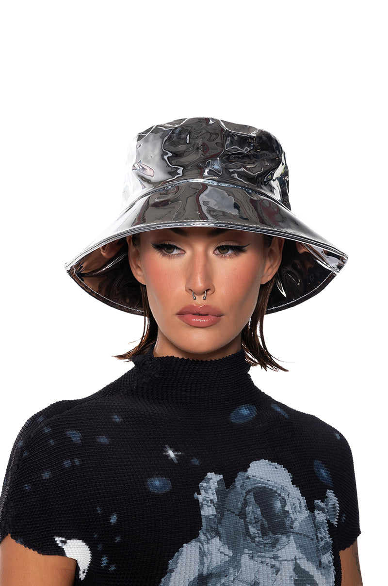 BUSS IT SILVER OVERSIZED BUCKET HAT