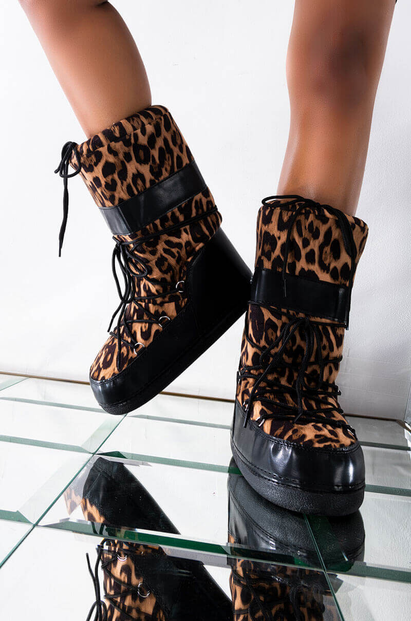 CAPE ROBBIN RUNWAY BOOTIE