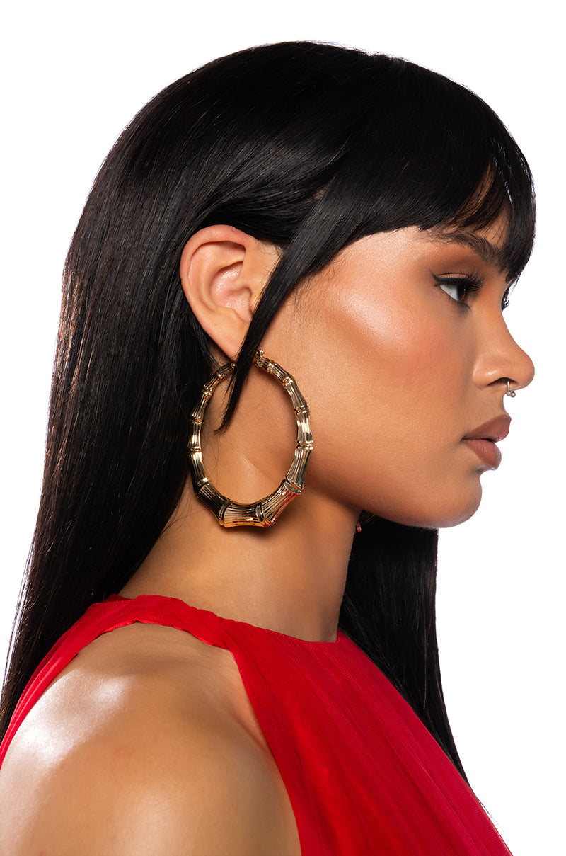 ESSENTIAL METAL HOOP IN GOLD