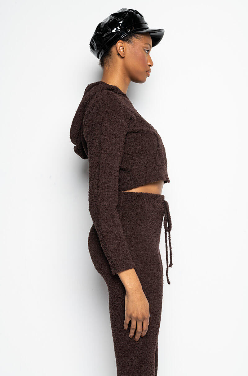 COME THROUGH COZY SWEATSHIRT DARK BROWN