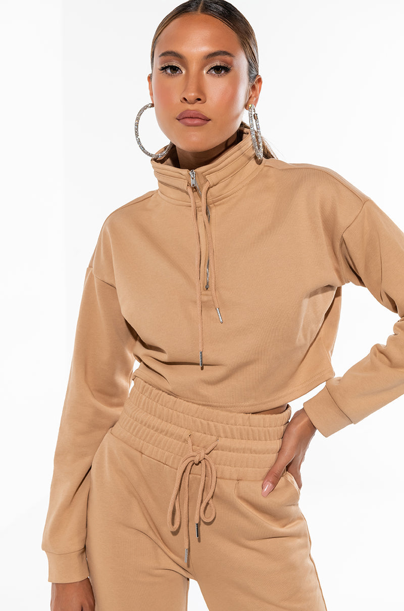 COMFY CROP SWEATSHIRT CAMEL