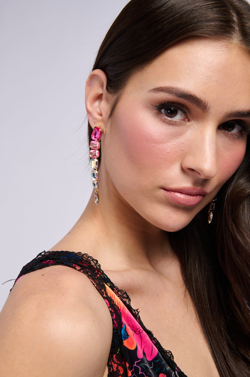 DAZZLING BABE EARRING
