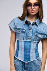 DENIM BABE UNDER BUST BELT IN BLUE MULTI