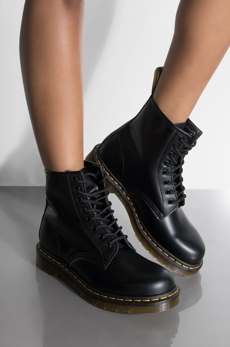 DR. MARTENS 1460 SMOOTH BLACK ANKLE BOOTS