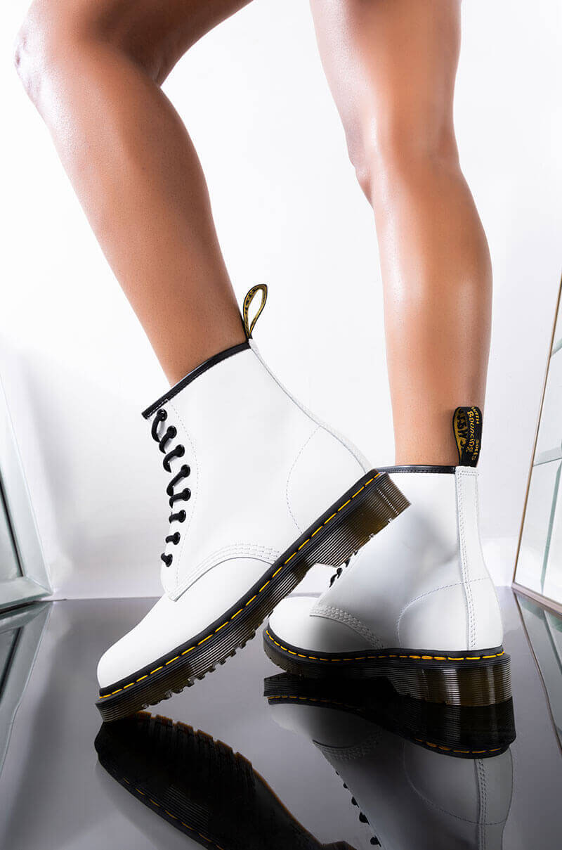 DR. MARTENS 1460 SMOOTH WHITE BOOTIES