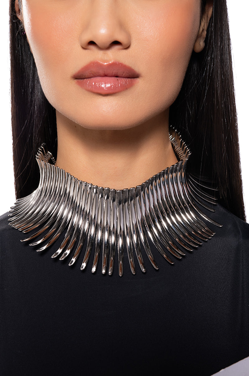 ELEGANCE STATEMENT CHOKER