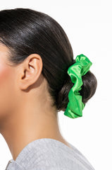 ESSENTIAL BLACK AND GREEN SCRUNCHIE SET