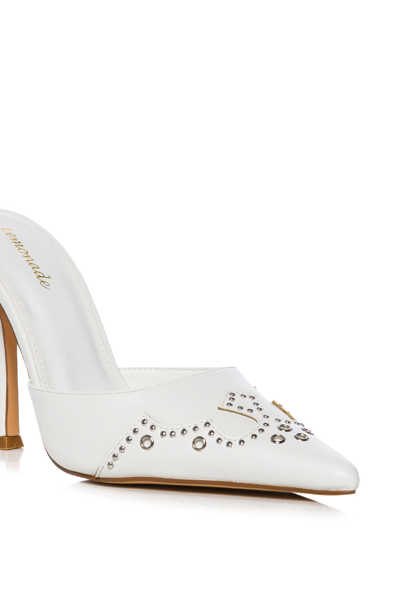 SKYMORE WHITE PUMP